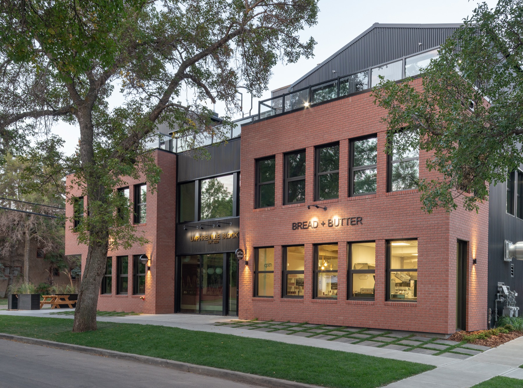 The Umphreville Block from 90 Street
